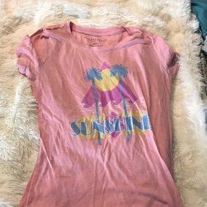 A pastel pink. Tee shirt.